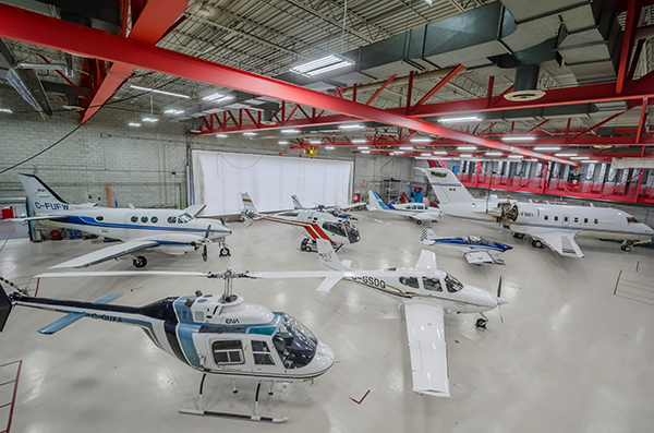 Photo-hangar-avion-helico-small.jpg